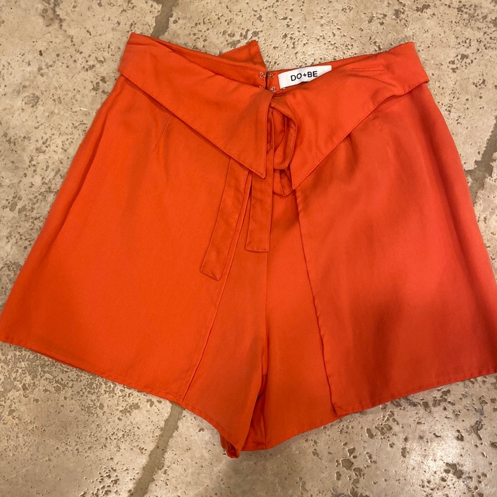 Coral high waisted shorts with bow tie